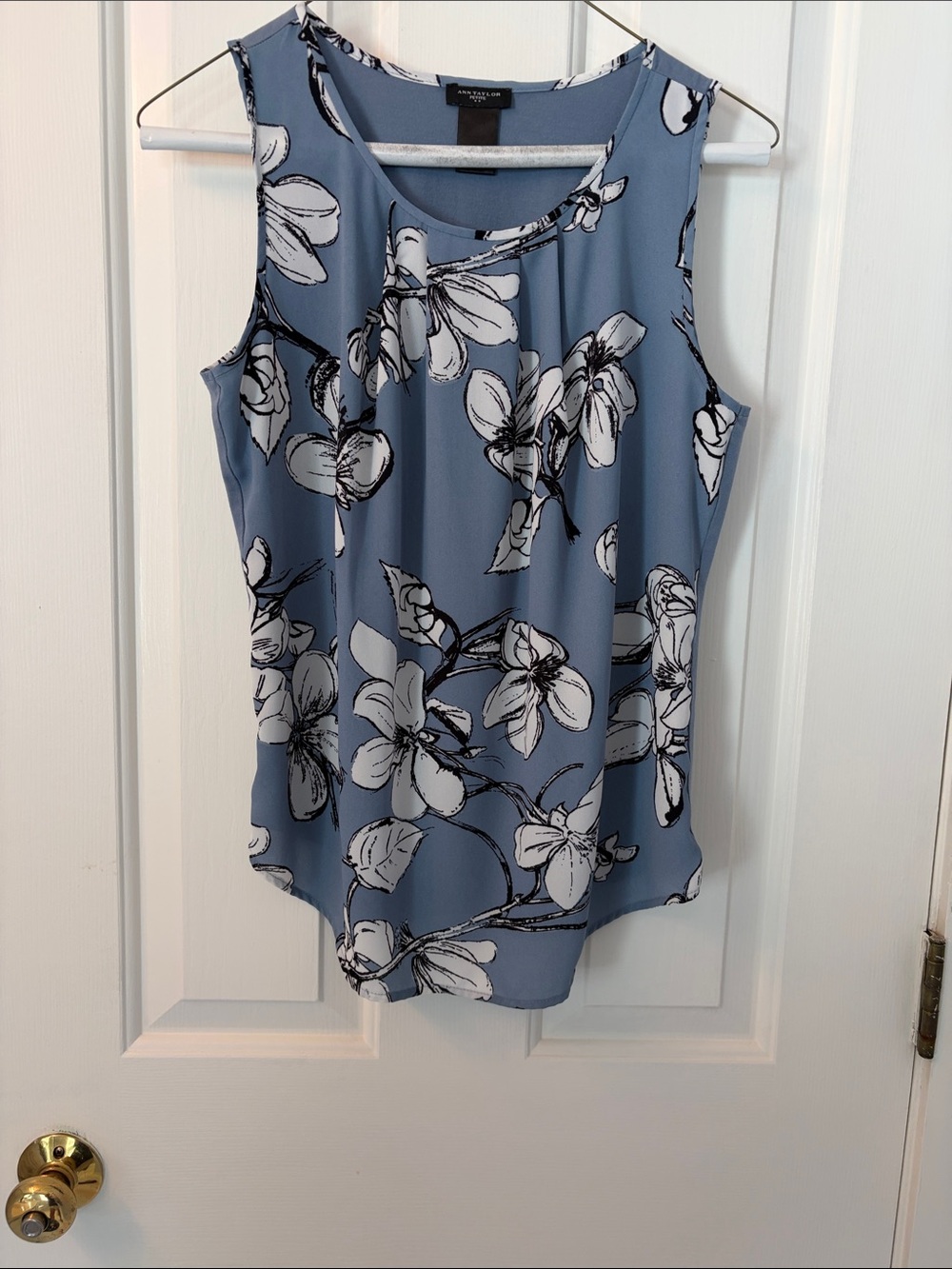 Ann Taylor Blue Floral Sleeveless Shell Top
